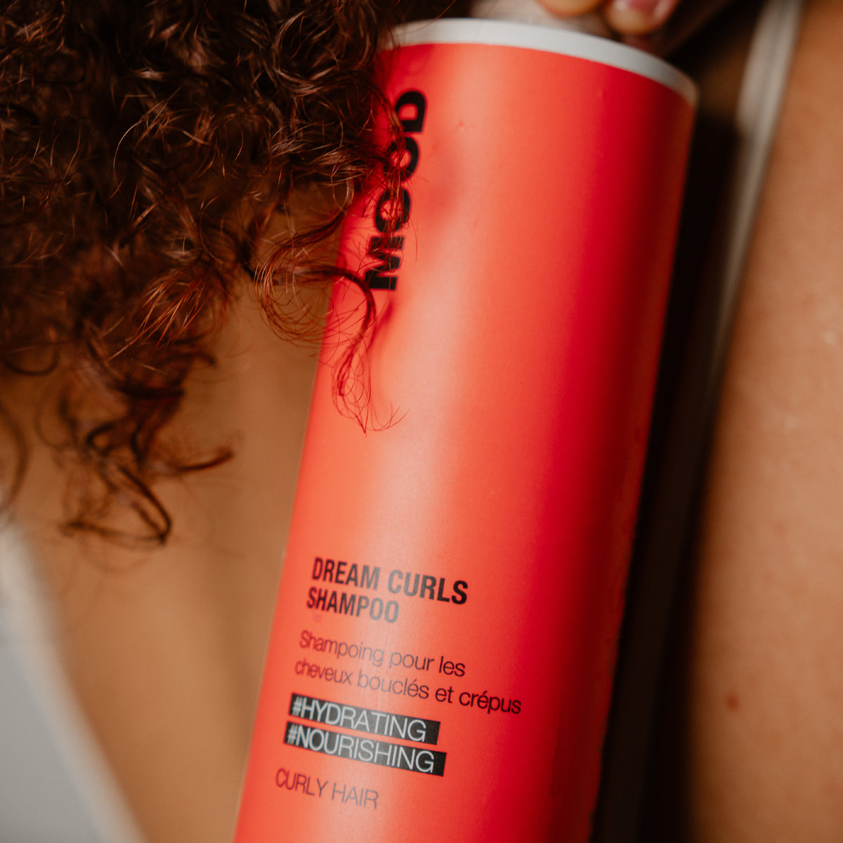 Krullend haar met MOOD Dream Curls Shampoo