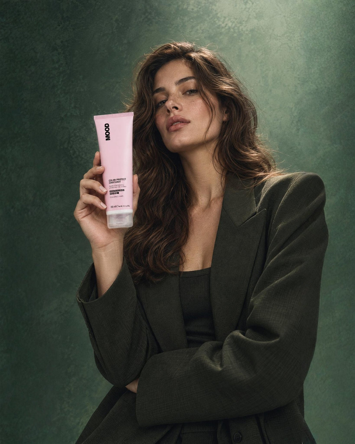 Model met MOOD Color Protect Conditioner