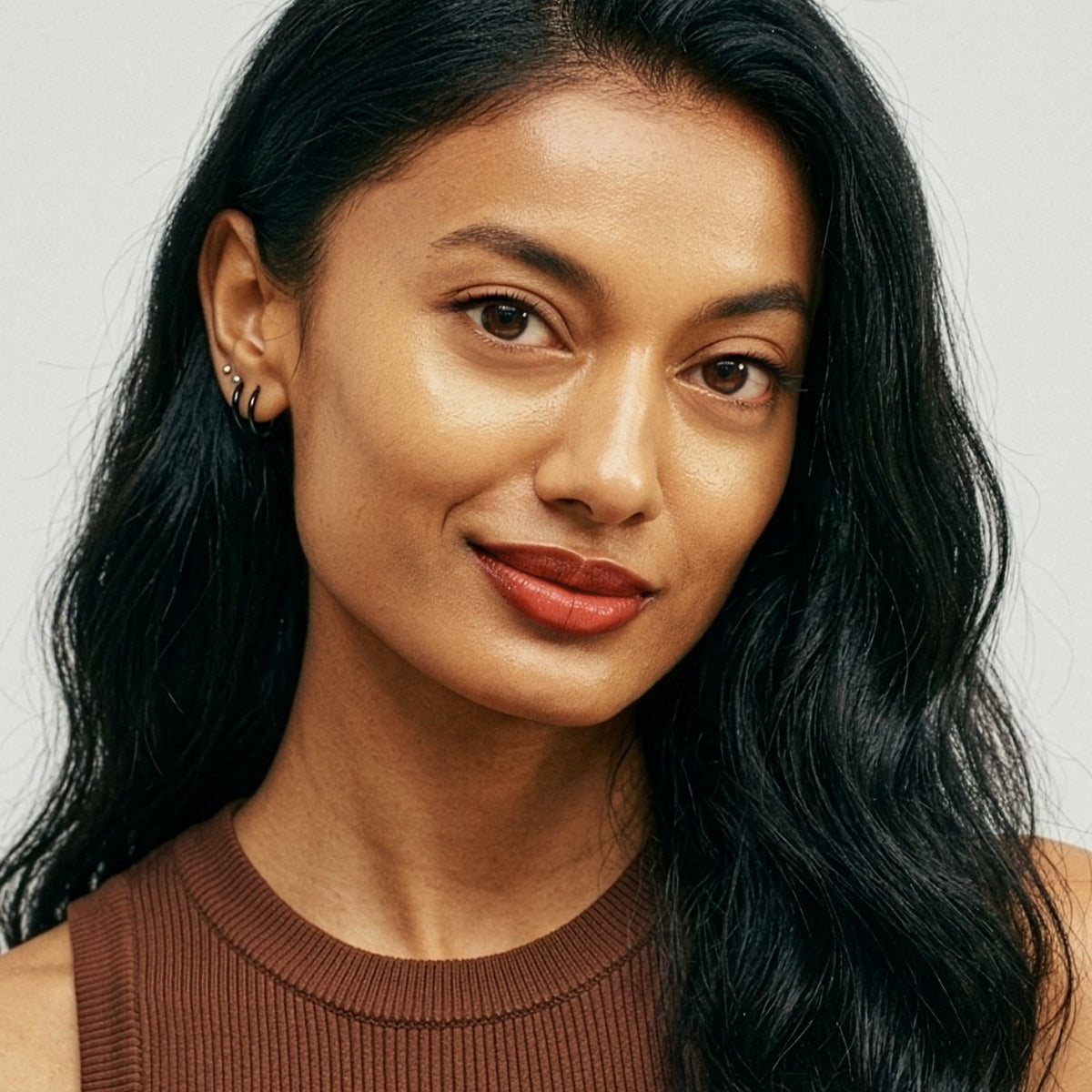 Model met lang donker haar