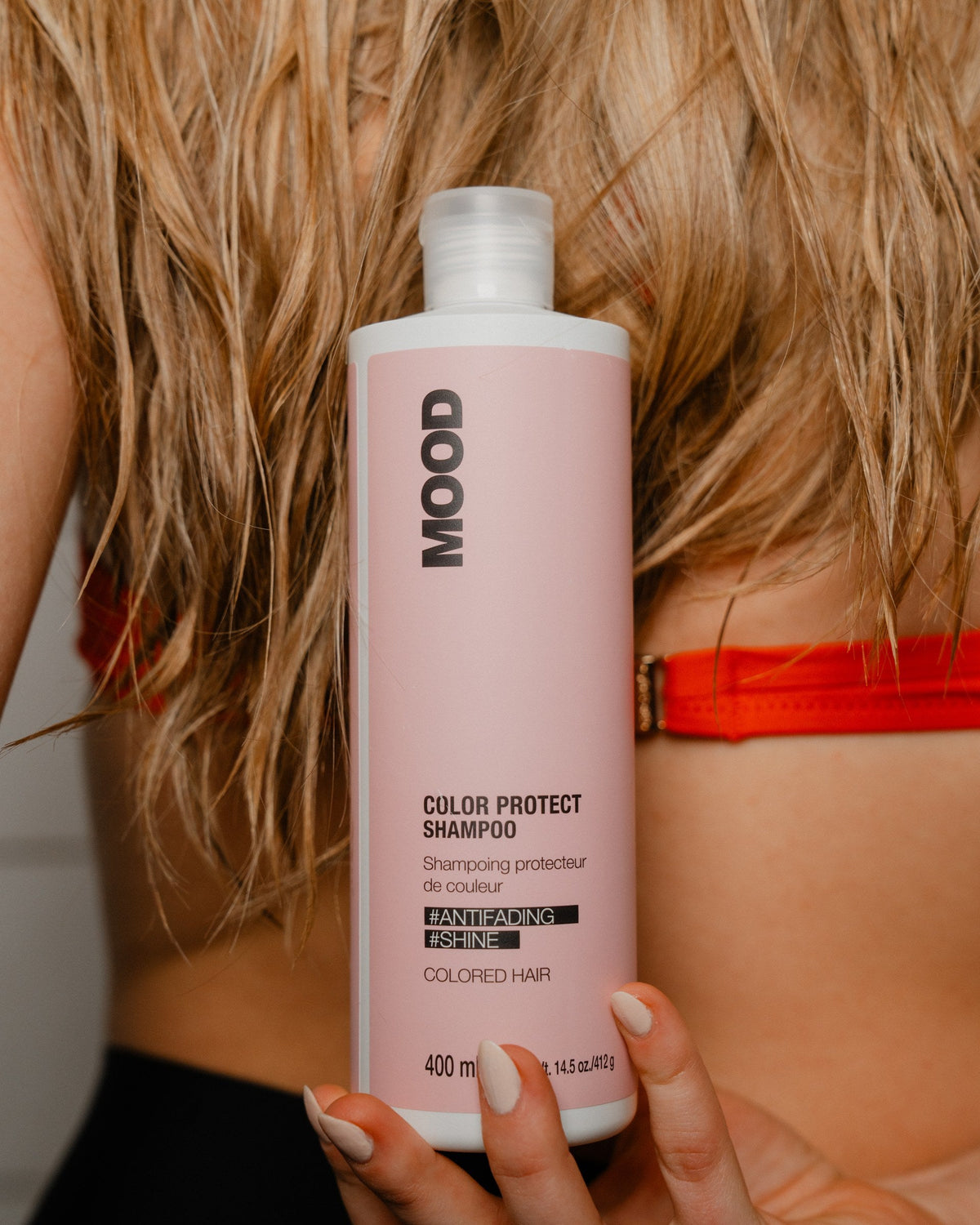 Model met MOOD Color Protect Shampoo